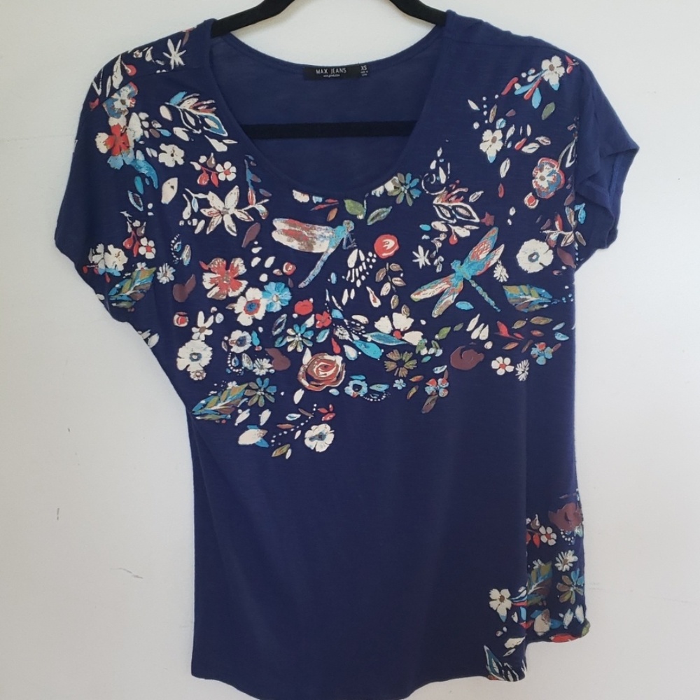 Woman's shirt size XS